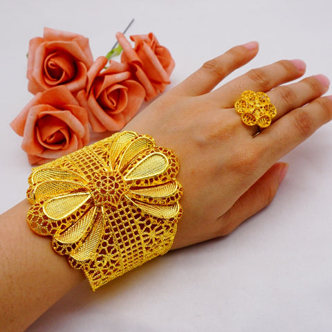 Luxurious Golden Bangle Bracelet Set